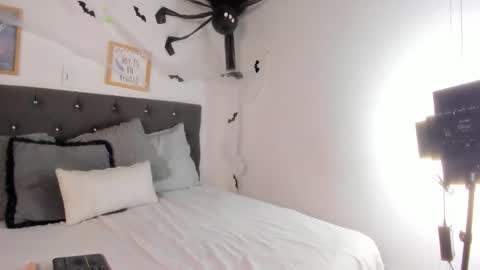 emmadasilva online show from October 29, 7:36 pm