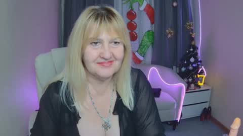 emmaellison924117 online show from December 15, 11:06 am