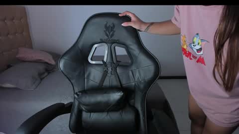 Jennifer online show from December 6, 1:49 pm