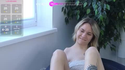 Snapshot of emmalarkins chatting on September 25, 9:27 am Emma online show from September 25, 9:27 am