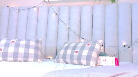 E M M A   online show from February 12, 4:16 am