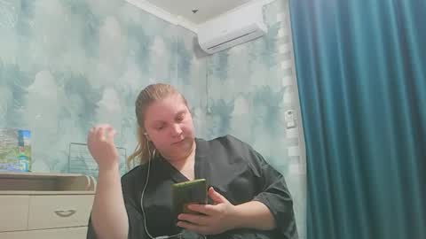 Snapshot of emmamelody944534 chatting on October 21, 6:22 pm emmamelody online show from October 21, 6:22 pm