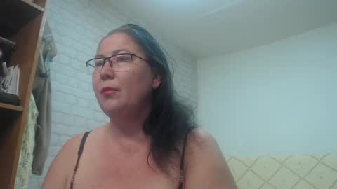 Snapshot of emmasquirt69 chatting on March 12, 7:46 am emmasquirt69 online show from March 12, 7:46 am