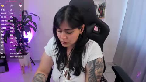 Snapshot of emmax_x chatting on October 30, 9:26 pm EMMA online show from October 30, 9:26 pm