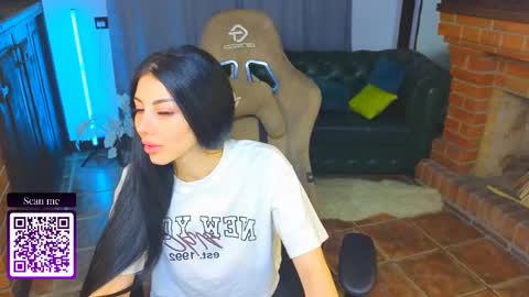 Snapshot of emmi_swon chatting on September 29, 9:03 pm Mia online show from September 29, 9:03 pm