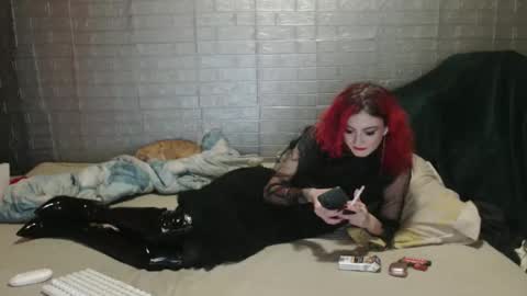 Emmily000 online show from December 2, 2:43 am