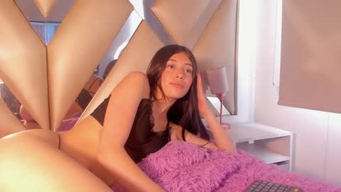 emmily_evans_ online show from February 5, 4:47 pm