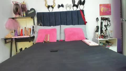          online show from April 18, 12:40 pm