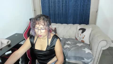 Snapshot of emmilychevalier chatting on October 23, 4:14 am Emmily online show from October 23, 4:14 am