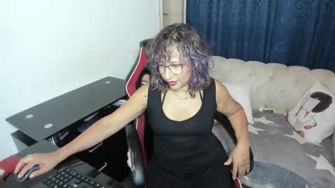 Snapshot of emmilychevalier chatting on October 22, 1:53 am Emmily online show from October 22, 1:53 am