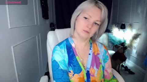 emmmam online show from January 12, 2:02 pm