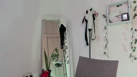 Emperatriz online show from February 7, 9:15 pm