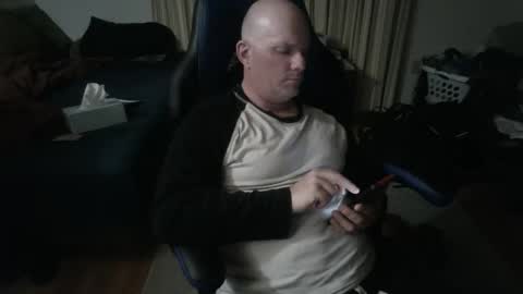 Snapshot of emsguy1 chatting on October 22, 4:04 am Matt online show from October 22, 4:04 am