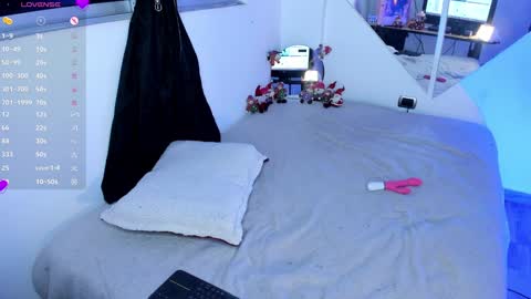 Im Emily would you like to help me reach 100  online show from December 22, 11:41 pm