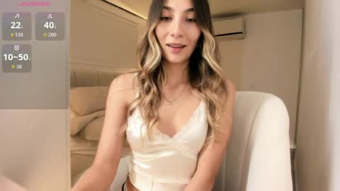 emyconneer online show from April 12, 8:13 pm