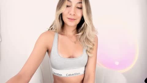 emyconneer online show from November 4, 11:28 pm