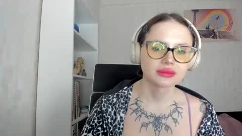 emydeliro online show from April 17, 5:48 pm