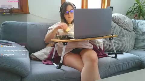 emyxxl online show from December 18, 8:26 pm