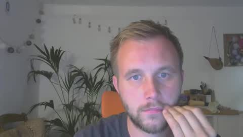 Snapshot of enerjizzer chatting on September 12, 8:00 pm 3from Desire online show from September 12, 8:00 pm