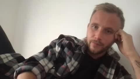 Snapshot of enerjizzer chatting on October 15, 3:46 pm 3from Desire online show from October 15, 3:46 pm