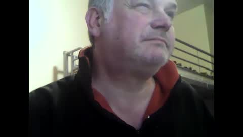 englishguysurrey online show from December 4, 7:24 pm