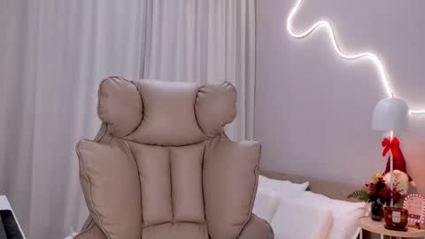 entya online show from December 15, 7:15 am