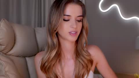 entya online show from March 4, 8:44 am