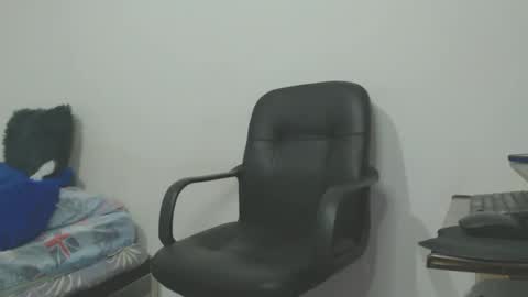 Snapshot of enzoyarack chatting on October 6, 2:18 am enzoyarack online show from October 6, 2:18 am