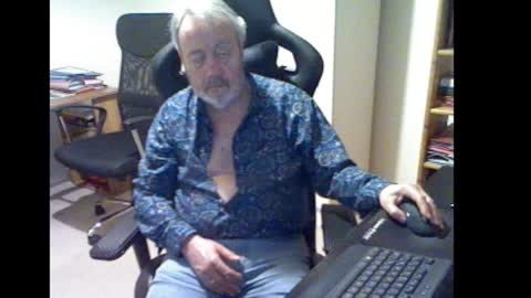 erasmus_d online show from November 28, 6:26 pm