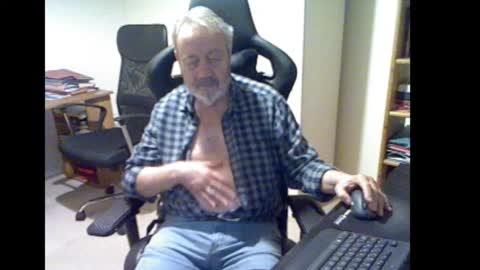 erasmus_d online show from November 11, 6:43 pm