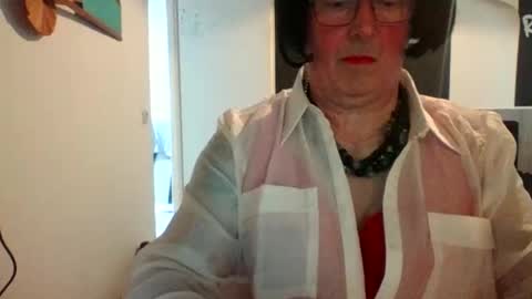 ErBee62 online show from April 20, 1:36 pm