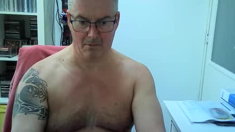 ErBee62 online show from February 27, 10:30 am