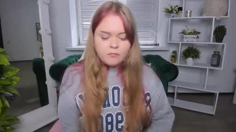 erica_love_ online show from October 12, 6:28 am