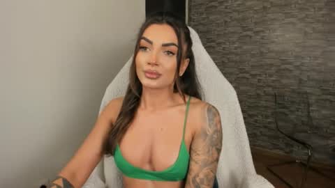 Snapshot of erica_xoo chatting on October 17, 5:11 am Riaaa online show from October 17, 5:11 am