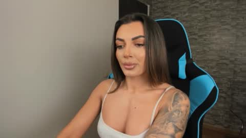 Snapshot of erica_xoo chatting on October 9, 4:18 am Riaaa online show from October 9, 4:18 am