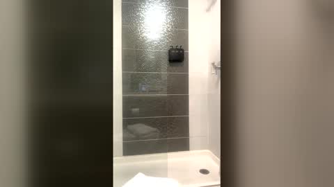 EricSwainn online show from April 18, 7:58 pm