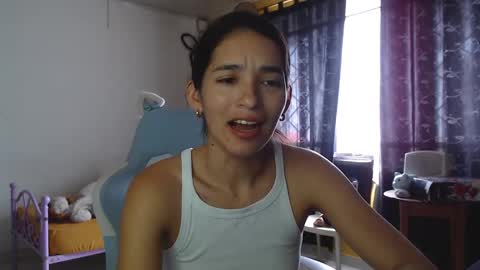 Snapshot of erina_1 chatting on February 5, 5:31 pm erina_1 online show from February 5, 5:31 pm