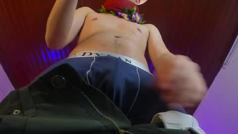 Snapshot of eross_guyy chatting on October 22, 4:04 am Camilo online show from October 22, 4:04 am