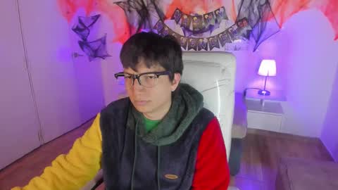 Snapshot of eross_guyy chatting on October 20, 3:22 am Camilo online show from October 20, 3:22 am