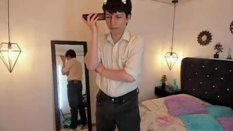 Snapshot of eross_guyy chatting on October 6, 4:30 am Camilo online show from October 6, 4:30 am