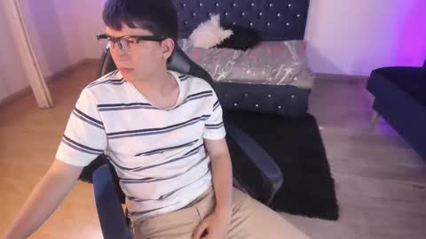 Snapshot of eross_guyy chatting on September 13, 4:15 am Camilo online show from September 13, 4:15 am