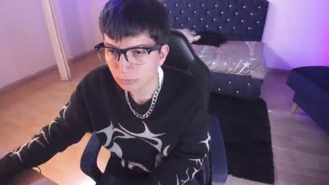 Snapshot of eross_guyy chatting on September 19, 3:32 am Camilo online show from September 19, 3:32 am
