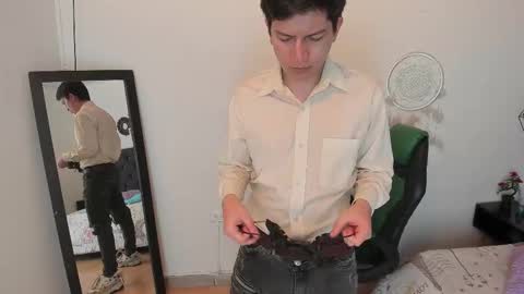Snapshot of eross_guyy chatting on October 4, 4:21 am Camilo online show from October 4, 4:21 am