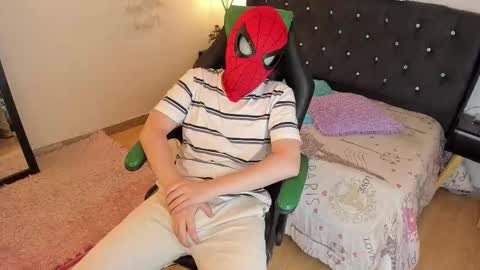 Snapshot of eross_guyy chatting on October 5, 4:21 am Camilo online show from October 5, 4:21 am
