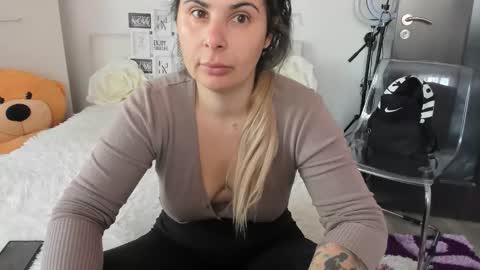 Snapshot of eroticsensualkitty4u chatting on October 21, 9:58 am eroticsensualkitty4u online show from October 21, 9:58 am