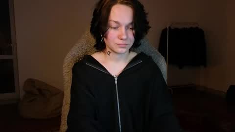 esajukyy online show from May 9, 5:19 pm