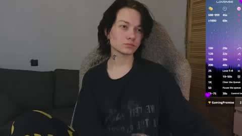 esajukyy online show from April 11, 1:15 pm