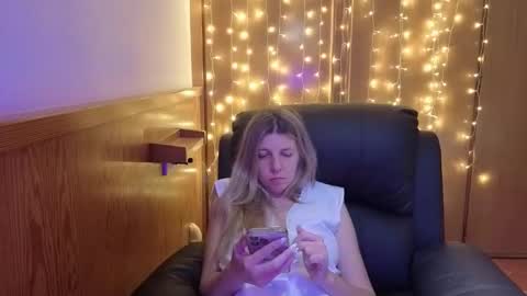 esma347866 online show from April 14, 12:14 am