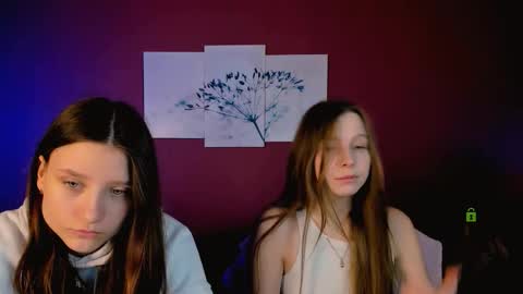 esme_moore_ online show from December 2, 7:45 pm