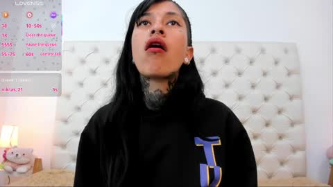 esmeralda  online show from April 15, 7:58 pm